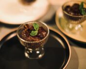 Cada momento é um convite para ficar um pouco mais. Seja na hospedagem, no day use, no day spa, no passeio pela trilha ou em um jantar romântico 🤎 #riodejaneiro #brasil