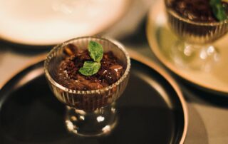 Cada momento é um convite para ficar um pouco mais. Seja na hospedagem, no day use, no day spa, no passeio pela trilha ou em um jantar romântico 🤎 #riodejaneiro #brasil