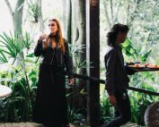 O vinho aquece, o serviço acolhe, a natureza abraça. Esse é o ritmo do nosso refúgio. 🤎