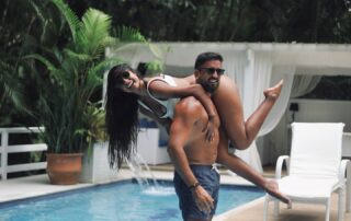 Um cenário onde o silêncio vira aconchego, o verde abraça e o tempo desacelera. 🤎 Faça a sua reserva! (;