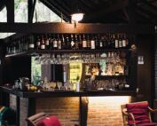 Que o Natal seja vivido com calma, afeto e bons encontros 🤍✨ No Don, cada detalhe é um convite para celebrar o tempo, o amor e a experiência de estar presente. Feliz Natal 🎄