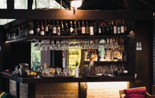 Que o Natal seja vivido com calma, afeto e bons encontros 🤍✨ No Don, cada detalhe é um convite para celebrar o tempo, o amor e a experiência de estar presente. Feliz Natal 🎄