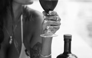 Você sabia? No Don, você encontra casas de vidro com quartos exclusivos, chalés com hidro e todo o conforto do nosso restaurante para viver momentos inesquecíveis 🍷🌿 Além disso, a experiência vai muito além da hospedagem: 🏊 Piscina 💦 Hidro & Spa 🐎 Passeio a cavalo 💪 Espaço fitness 🍽️ Jantar romântico Tudo pensado para relaxar, celebrar e sair da rotina 🤎 Aqui, cada detalhe convida você a aproveitar mais.