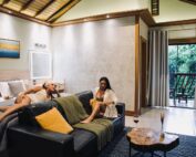 O Don é feito para viver bons momentos. Um refúgio na natureza para curtir entre amigos, casais ou em família. Acomodações exclusivas, hidro, piscina, spa e uma culinária impecável. 🤎 Cuidamos de cada detalhe, do jantar romântico à decoração do quarto, para que sua experiência seja simplesmente inesquecível. O luxo está no tempo bem vivido.