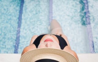 Piscina, natureza, boa comida, vinho e silêncio. 🤎