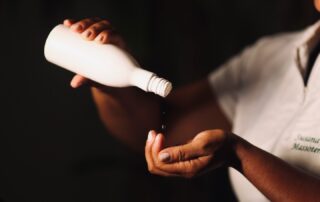 Day Spa do Don é um convite pra desacelerar 🌿 Massagem relaxante, hidro bem quentinha, chá quente na medida certa, tudo no meio da natureza. Pra fechar, máscara facial + música mantra, aquele momento de desligar o mundo… E ainda dá pra aproveitar a sauna do espaço! Aqui o climinha é outro. 🤎