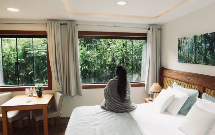 Contamos com acomodações perfeitas pra quem quer fugir da rotina e se reconectar com a natureza 🌿 No link da bio, você encontra hospedagens do jeitinho Don de ser: tudo pensado nos detalhes. 🤎