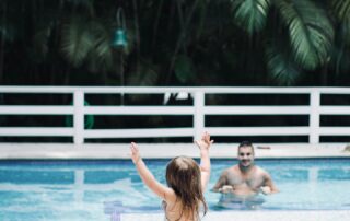 Nosso Day Use é sempre uma experiência especial. 🤍 No Don Pascual, cada detalhe foi pensado para você desacelerar, respirar natureza e viver um dia de descanso com charme e exclusividade. Das 10h às 18h, com acesso à: • Piscina • Sauna • Hidromassagem Toalhas incluídas e vestiário disponível. Crianças: • Até 5 anos: não pagam • De 6 a 12 anos: 50% do valor + R$ 50 de crédito Funcionamento diário, mediante reserva.