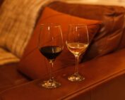 Viva a experiência do Don. Duas taças, boa gastronomia e momentos que ficam na memória. No Hotel & Restaurante Don, cada detalhe foi pensado para desacelerar e aproveitar: Restaurante com sabores especiais Spa para relaxar Piscina e hidro para renovar as energias Passeios a cavalo Trilha até a cachoeira Um lugar para respirar, brindar e viver algo único.