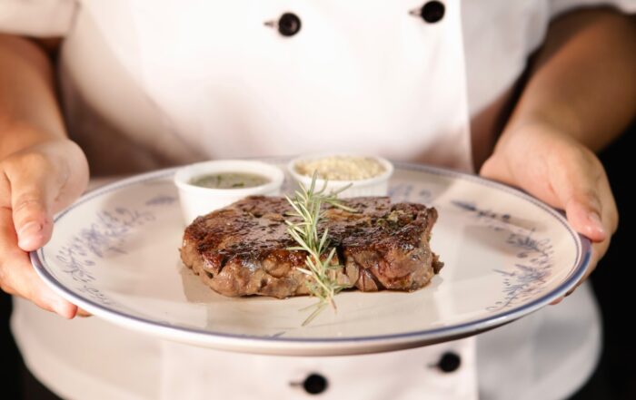 Nosso Bife Ancho Black Angus chega à mesa no ponto perfeito, suculento, intenso e finalizado com um toque de ervas que realça cada detalhe do sabor. 🍷 Restaurante do Don te espera.