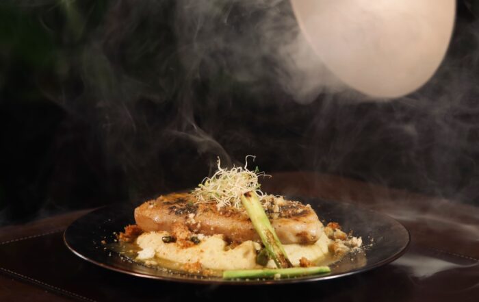 Pirarucú Don Pascual A cloche se abre… e a experiência começa. Sabor, técnica e um toque final que envolve todos os sentidos.