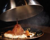 Entre a arte da culinária e a arquitetura do Don, cada detalhe foi pensado pra transformar sua experiência em um momento inesquecível. 🤍