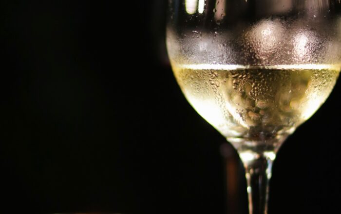 Nosso restaurante funciona todos os os dias 🍷 • Hotel • Day Spa • Day Use • Jantar Romântico • Eventos Atendimento mediante reserva. Link na bio 🔗