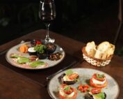 Natureza, gastronomia e hospedagem em perfeita harmonia. Café da manhã | 8h–11h Restaurante | 12h–00h Sex–sáb até 01h 📍 RJ — Vargem