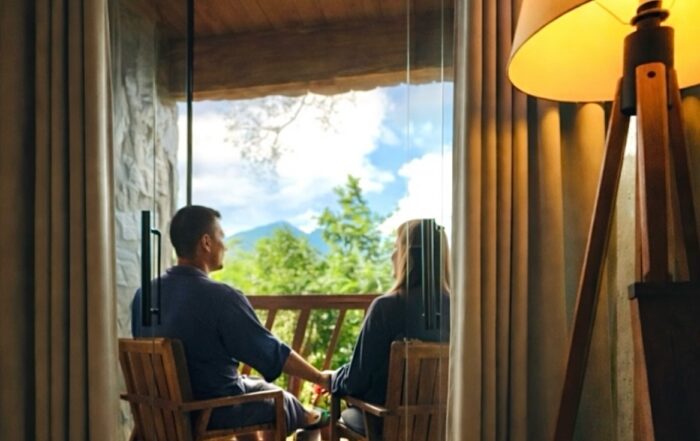 As suítes do Don Pascual foram projetadas pensado em proporcionar uma experiência acolhedora, combinando privacidade, charme e o ritmo desacelerado que faz do Don Pascual um dos refúgios mais especiais do Rio de Janeiro. Algumas unidades contam com varanda privativa, ofurô e lareira, criando o cenário perfeito para uma experiência a dois em meio à natureza. 💚