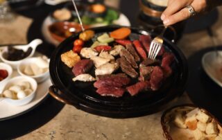 🫕 Festival de Fondues no Don Pascual As noites mais aconchegantes do inverno merecem uma experiência à altura. Escolha o seu fondue favorito ou embarque em uma sequência de sabores preparada para compartilhar momentos especiais.