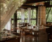 Imagine um restaurante em meio à natureza de Vargem Grande, com parquinho para as crianças, música ao vivo e aquela sensação gostosa de que você viajou… Sem sair do Rio. 🌿