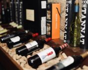 Você já conhece a nossa adega climatizada? 🍷 Um espaço pensado para preservar grandes rótulos e proporcionar a harmonização perfeita para a sua experiência no Don.