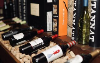 Você já conhece a nossa adega climatizada? 🍷 Um espaço pensado para preservar grandes rótulos e proporcionar a harmonização perfeita para a sua experiência no Don.